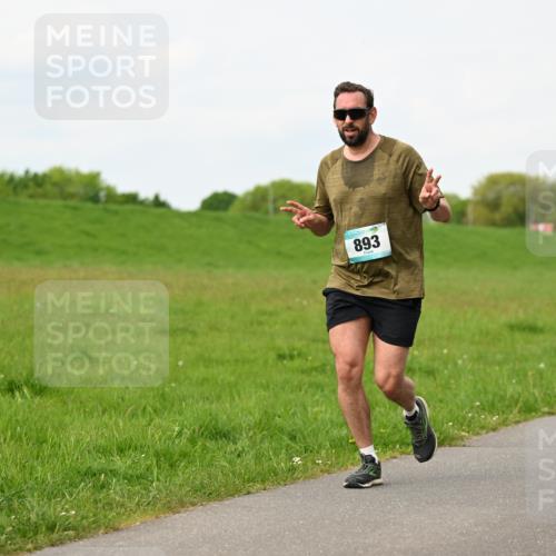 10.05.2026 - 8. Wedeler Halbmarathon Dr. Thomas Lammeyer http://msf.ph/oto/9697946 10.05.2026 11:31:11 Laufen 893 meine-sportfotos.de