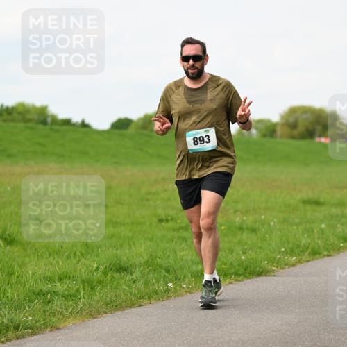 10.05.2026 - 8. Wedeler Halbmarathon Dr. Thomas Lammeyer http://msf.ph/oto/9697947 10.05.2026 11:31:12 Laufen 893 meine-sportfotos.de