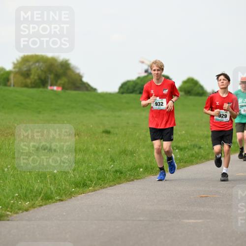 10.05.2026 - 8. Wedeler Halbmarathon Dr. Thomas Lammeyer http://msf.ph/oto/9697953 10.05.2026 11:31:13 Laufen 932, 929, 129 meine-sportfotos.de