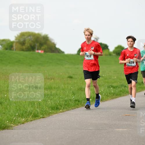 10.05.2026 - 8. Wedeler Halbmarathon Dr. Thomas Lammeyer http://msf.ph/oto/9697956 10.05.2026 11:31:14 Laufen 932, 329, 812 meine-sportfotos.de