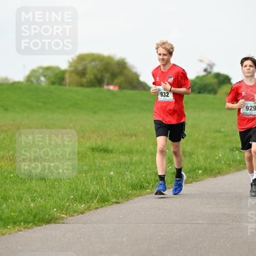 10.05.2026 - 8. Wedeler Halbmarathon Dr. Thomas Lammeyer http://msf.ph/oto/9697961 10.05.2026 11:31:14 Laufen 932, 929, 129, 812 meine-sportfotos.de