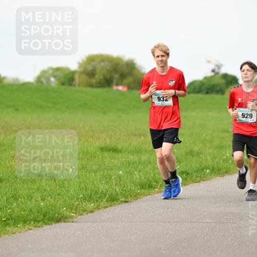 10.05.2026 - 8. Wedeler Halbmarathon Dr. Thomas Lammeyer http://msf.ph/oto/9697965 10.05.2026 11:31:15 Laufen 932, 130, 929, 129, 812 meine-sportfotos.de