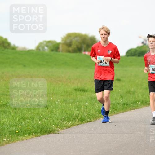 10.05.2026 - 8. Wedeler Halbmarathon Dr. Thomas Lammeyer http://msf.ph/oto/9697966 10.05.2026 11:31:15 Laufen 932, 812 meine-sportfotos.de