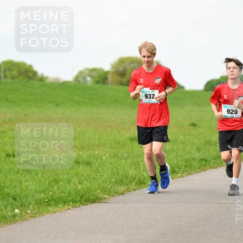 10.05.2026 - 8. Wedeler Halbmarathon Dr. Thomas Lammeyer http://msf.ph/oto/9697969 10.05.2026 11:31:15 Laufen 932, 130, 812, 929 meine-sportfotos.de