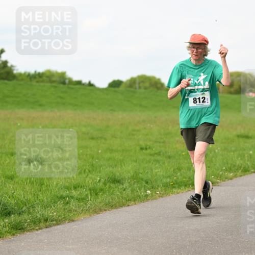 10.05.2026 - 8. Wedeler Halbmarathon Dr. Thomas Lammeyer http://msf.ph/oto/9697992 10.05.2026 11:31:20 Laufen 812 meine-sportfotos.de