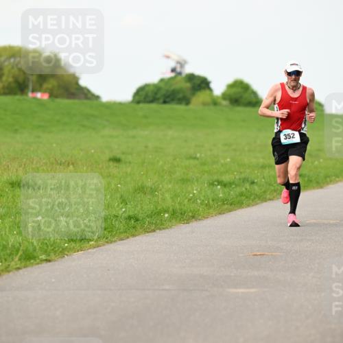 10.05.2026 - 8. Wedeler Halbmarathon Dr. Thomas Lammeyer http://msf.ph/oto/9697999 10.05.2026 11:31:23 Laufen 352 meine-sportfotos.de