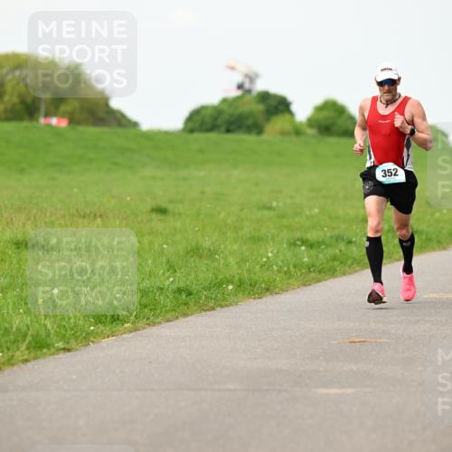 10.05.2026 - 8. Wedeler Halbmarathon Dr. Thomas Lammeyer http://msf.ph/oto/9698000 10.05.2026 11:31:23 Laufen 352 meine-sportfotos.de