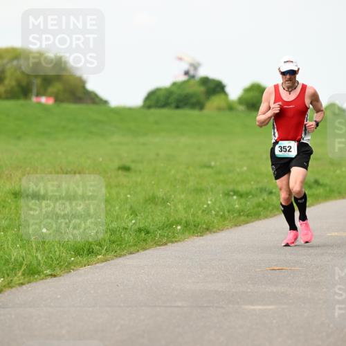 10.05.2026 - 8. Wedeler Halbmarathon Dr. Thomas Lammeyer http://msf.ph/oto/9698002 10.05.2026 11:31:24 Laufen 352 meine-sportfotos.de