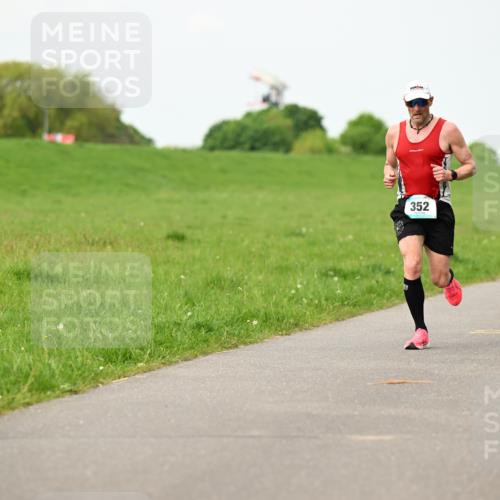 10.05.2026 - 8. Wedeler Halbmarathon Dr. Thomas Lammeyer http://msf.ph/oto/9698003 10.05.2026 11:31:24 Laufen 352 meine-sportfotos.de