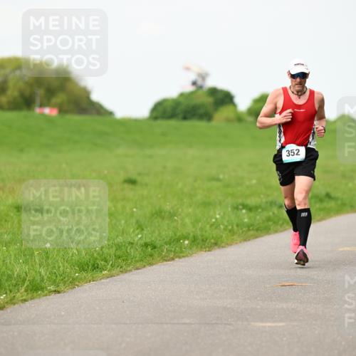 10.05.2026 - 8. Wedeler Halbmarathon Dr. Thomas Lammeyer http://msf.ph/oto/9698004 10.05.2026 11:31:24 Laufen 352 meine-sportfotos.de