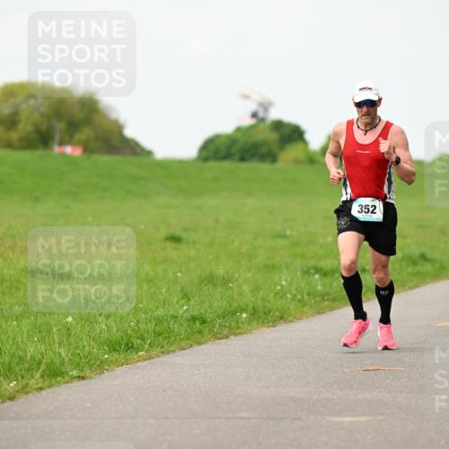 10.05.2026 - 8. Wedeler Halbmarathon Dr. Thomas Lammeyer http://msf.ph/oto/9698006 10.05.2026 11:31:24 Laufen 352 meine-sportfotos.de