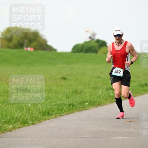 10.05.2026 - 8. Wedeler Halbmarathon Dr. Thomas Lammeyer http://msf.ph/oto/9698008 10.05.2026 11:31:24 Laufen 352 meine-sportfotos.de