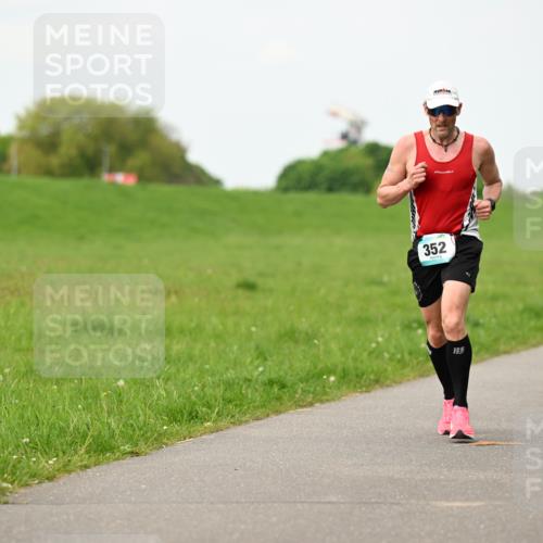 10.05.2026 - 8. Wedeler Halbmarathon Dr. Thomas Lammeyer http://msf.ph/oto/9698009 10.05.2026 11:31:25 Laufen 352 meine-sportfotos.de