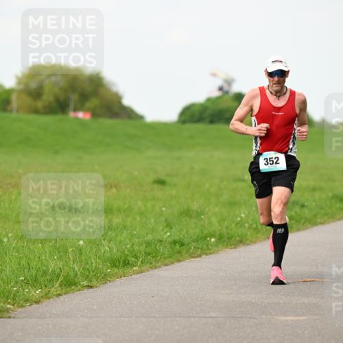 10.05.2026 - 8. Wedeler Halbmarathon Dr. Thomas Lammeyer http://msf.ph/oto/9698010 10.05.2026 11:31:25 Laufen 352 meine-sportfotos.de