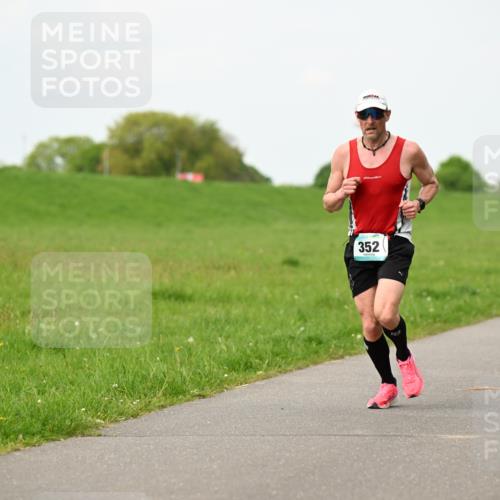 10.05.2026 - 8. Wedeler Halbmarathon Dr. Thomas Lammeyer http://msf.ph/oto/9698015 10.05.2026 11:31:25 Laufen 352 meine-sportfotos.de
