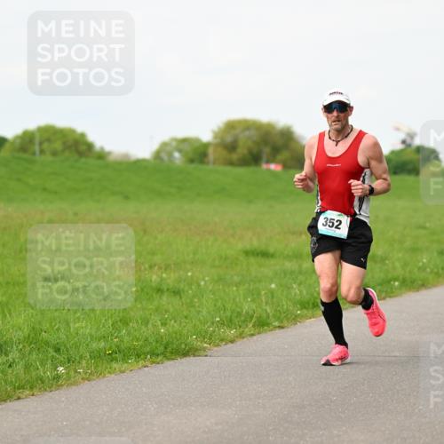 10.05.2026 - 8. Wedeler Halbmarathon Dr. Thomas Lammeyer http://msf.ph/oto/9698018 10.05.2026 11:31:26 Laufen 352 meine-sportfotos.de