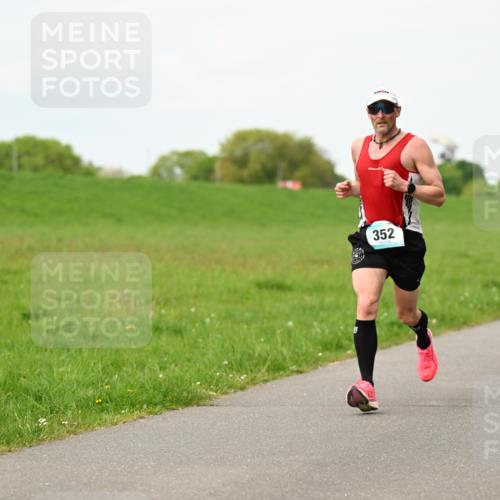 10.05.2026 - 8. Wedeler Halbmarathon Dr. Thomas Lammeyer http://msf.ph/oto/9698019 10.05.2026 11:31:26 Laufen 352 meine-sportfotos.de
