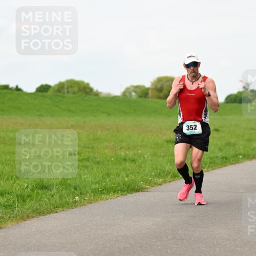 10.05.2026 - 8. Wedeler Halbmarathon Dr. Thomas Lammeyer http://msf.ph/oto/9698022 10.05.2026 11:31:26 Laufen 352 meine-sportfotos.de
