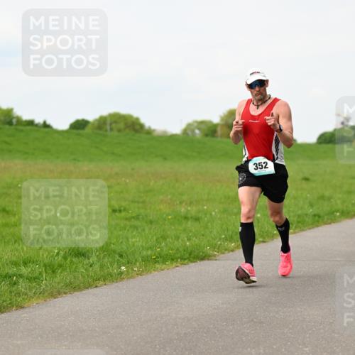 10.05.2026 - 8. Wedeler Halbmarathon Dr. Thomas Lammeyer http://msf.ph/oto/9698023 10.05.2026 11:31:26 Laufen 352 meine-sportfotos.de