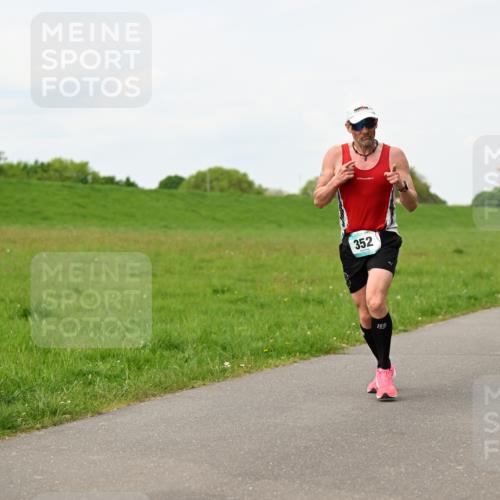 10.05.2026 - 8. Wedeler Halbmarathon Dr. Thomas Lammeyer http://msf.ph/oto/9698025 10.05.2026 11:31:27 Laufen 352 meine-sportfotos.de