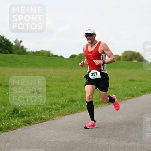 10.05.2026 - 8. Wedeler Halbmarathon Dr. Thomas Lammeyer http://msf.ph/oto/9698028 10.05.2026 11:31:27 Laufen 352 meine-sportfotos.de