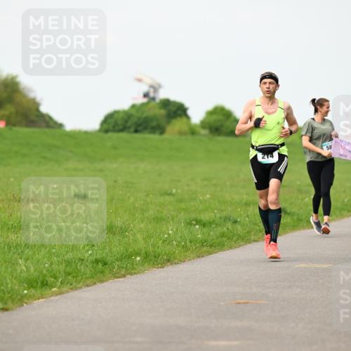 10.05.2026 - 8. Wedeler Halbmarathon Dr. Thomas Lammeyer http://msf.ph/oto/9698032 10.05.2026 11:31:29 Laufen 581 meine-sportfotos.de