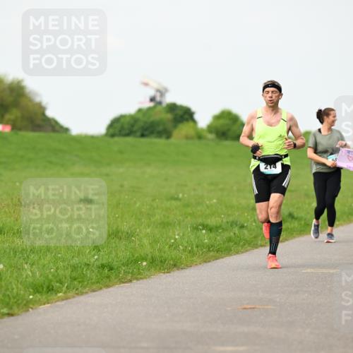 10.05.2026 - 8. Wedeler Halbmarathon Dr. Thomas Lammeyer http://msf.ph/oto/9698033 10.05.2026 11:31:29 Laufen 214, 581 meine-sportfotos.de