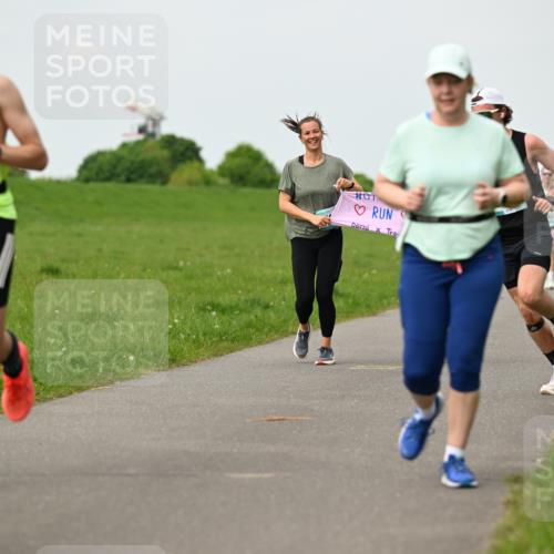 10.05.2026 - 8. Wedeler Halbmarathon Dr. Thomas Lammeyer http://msf.ph/oto/9698042 10.05.2026 11:31:32 Laufen 214 meine-sportfotos.de