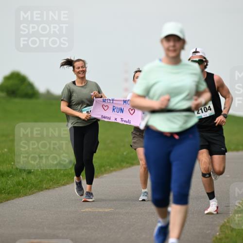 10.05.2026 - 8. Wedeler Halbmarathon Dr. Thomas Lammeyer http://msf.ph/oto/9698043 10.05.2026 11:31:31 Laufen 2104 meine-sportfotos.de