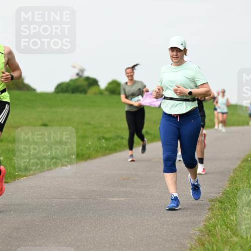 10.05.2026 - 8. Wedeler Halbmarathon Dr. Thomas Lammeyer http://msf.ph/oto/9698045 10.05.2026 11:31:32 Laufen 214 meine-sportfotos.de