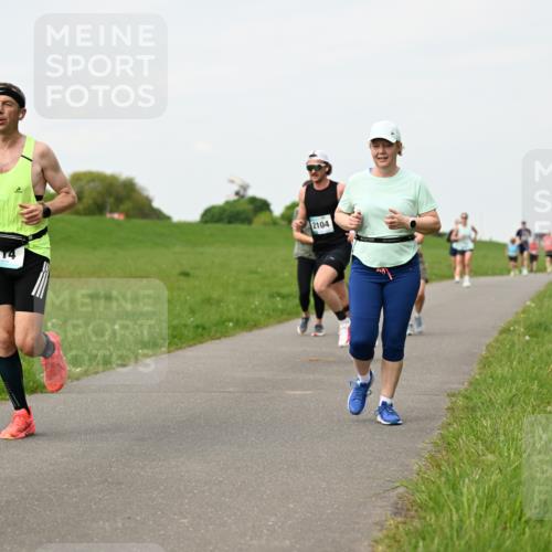 10.05.2026 - 8. Wedeler Halbmarathon Dr. Thomas Lammeyer http://msf.ph/oto/9698046 10.05.2026 11:31:32 Laufen 2104 meine-sportfotos.de
