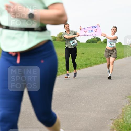 10.05.2026 - 8. Wedeler Halbmarathon Dr. Thomas Lammeyer http://msf.ph/oto/9698063 10.05.2026 11:31:35 Laufen 589, 581 meine-sportfotos.de