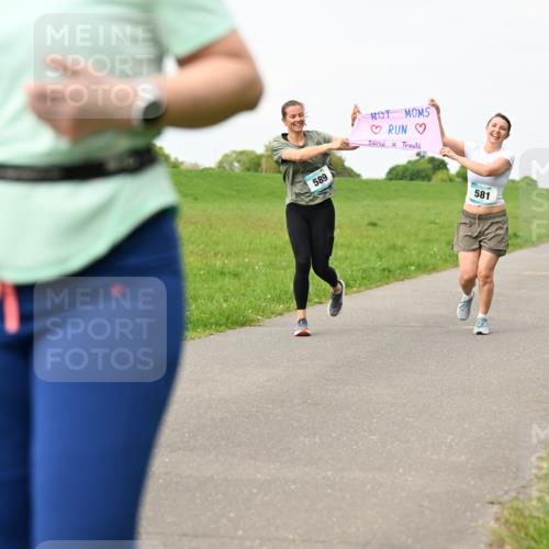 10.05.2026 - 8. Wedeler Halbmarathon Dr. Thomas Lammeyer http://msf.ph/oto/9698064 10.05.2026 11:31:36 Laufen 589, 581 meine-sportfotos.de