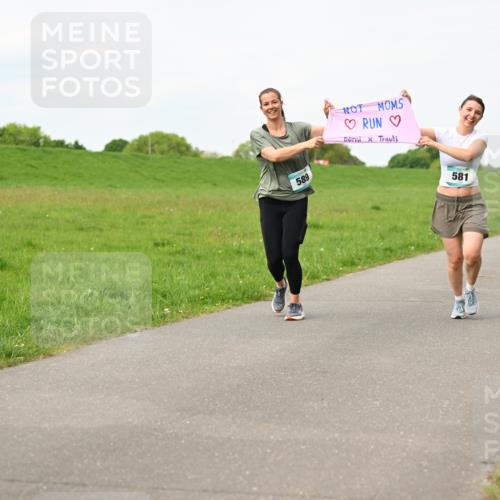 10.05.2026 - 8. Wedeler Halbmarathon Dr. Thomas Lammeyer http://msf.ph/oto/9698067 10.05.2026 11:31:36 Laufen 589, 581 meine-sportfotos.de