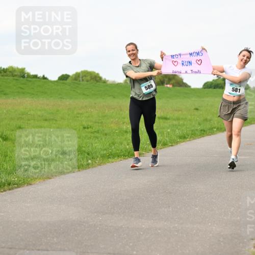 10.05.2026 - 8. Wedeler Halbmarathon Dr. Thomas Lammeyer http://msf.ph/oto/9698068 10.05.2026 11:31:36 Laufen 589, 581 meine-sportfotos.de