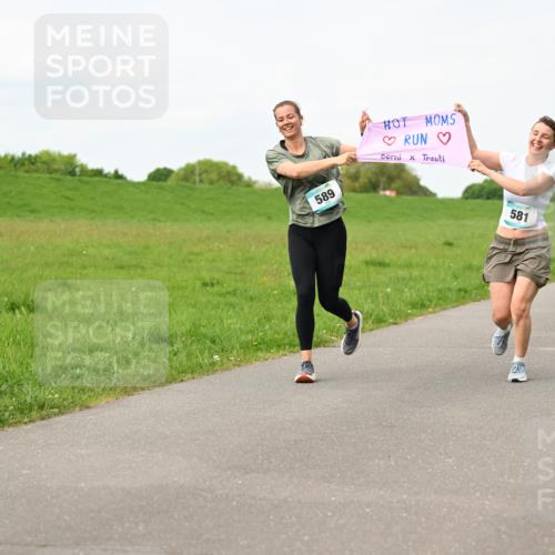 10.05.2026 - 8. Wedeler Halbmarathon Dr. Thomas Lammeyer http://msf.ph/oto/9698069 10.05.2026 11:31:36 Laufen 589, 581 meine-sportfotos.de