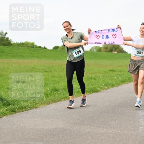 10.05.2026 - 8. Wedeler Halbmarathon Dr. Thomas Lammeyer http://msf.ph/oto/9698073 10.05.2026 11:31:37 Laufen 589, 581 meine-sportfotos.de