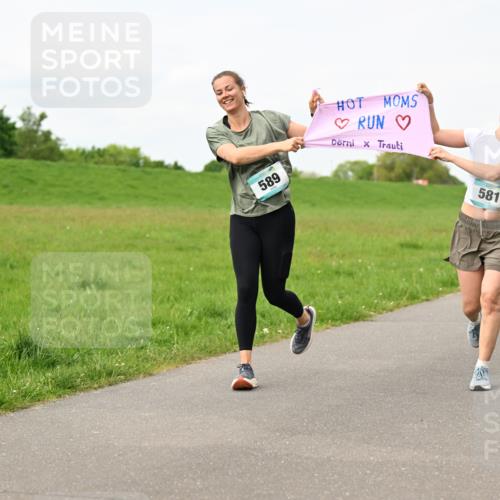 10.05.2026 - 8. Wedeler Halbmarathon Dr. Thomas Lammeyer http://msf.ph/oto/9698074 10.05.2026 11:31:37 Laufen 589, 581 meine-sportfotos.de