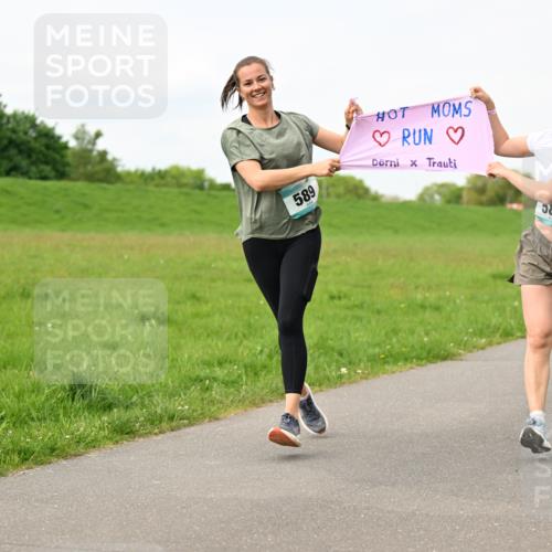 10.05.2026 - 8. Wedeler Halbmarathon Dr. Thomas Lammeyer http://msf.ph/oto/9698076 10.05.2026 11:31:37 Laufen 589, 581 meine-sportfotos.de