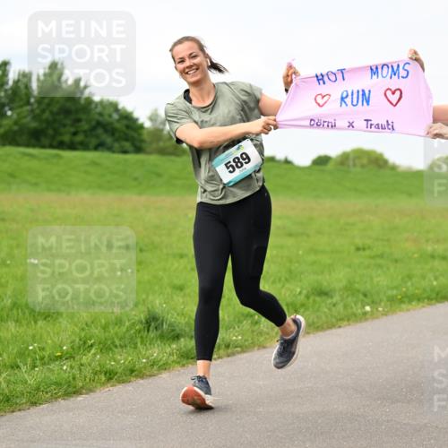 10.05.2026 - 8. Wedeler Halbmarathon Dr. Thomas Lammeyer http://msf.ph/oto/9698079 10.05.2026 11:31:38 Laufen 589, 581 meine-sportfotos.de