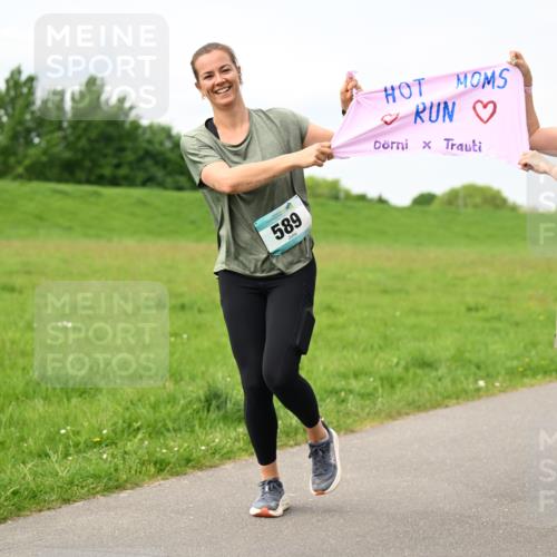 10.05.2026 - 8. Wedeler Halbmarathon Dr. Thomas Lammeyer http://msf.ph/oto/9698083 10.05.2026 11:31:38 Laufen 589, 581 meine-sportfotos.de