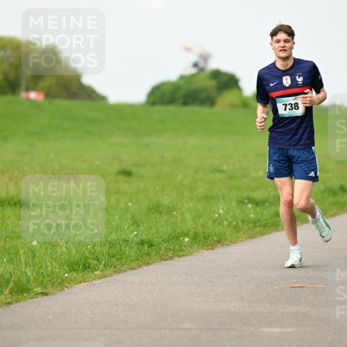 10.05.2026 - 8. Wedeler Halbmarathon Dr. Thomas Lammeyer http://msf.ph/oto/9698122 10.05.2026 11:31:47 Laufen 738 meine-sportfotos.de