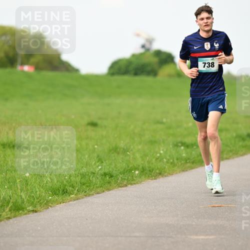 10.05.2026 - 8. Wedeler Halbmarathon Dr. Thomas Lammeyer http://msf.ph/oto/9698124 10.05.2026 11:31:47 Laufen 738, 770 meine-sportfotos.de