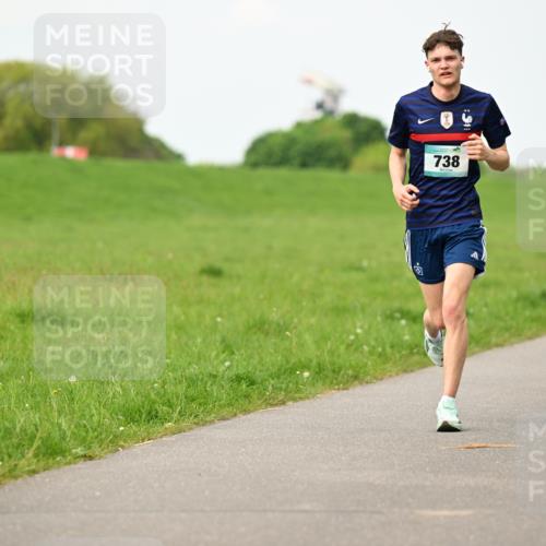 10.05.2026 - 8. Wedeler Halbmarathon Dr. Thomas Lammeyer http://msf.ph/oto/9698125 10.05.2026 11:31:48 Laufen 738 meine-sportfotos.de