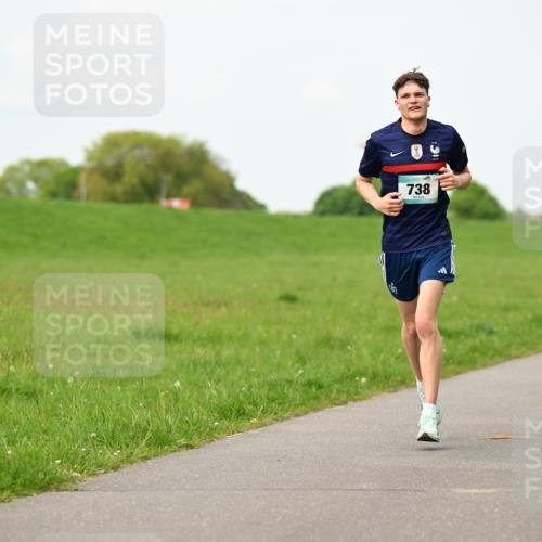 10.05.2026 - 8. Wedeler Halbmarathon Dr. Thomas Lammeyer http://msf.ph/oto/9698129 10.05.2026 11:31:48 Laufen 738, 1620 meine-sportfotos.de