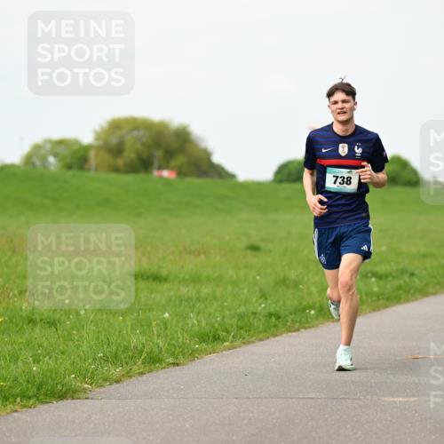 10.05.2026 - 8. Wedeler Halbmarathon Dr. Thomas Lammeyer http://msf.ph/oto/9698130 10.05.2026 11:31:48 Laufen 738 meine-sportfotos.de