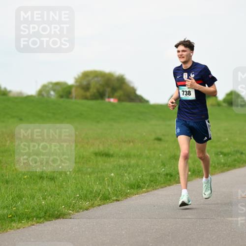 10.05.2026 - 8. Wedeler Halbmarathon Dr. Thomas Lammeyer http://msf.ph/oto/9698135 10.05.2026 11:31:49 Laufen 738, 100, 102 meine-sportfotos.de