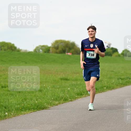 10.05.2026 - 8. Wedeler Halbmarathon Dr. Thomas Lammeyer http://msf.ph/oto/9698136 10.05.2026 11:31:49 Laufen 738 meine-sportfotos.de
