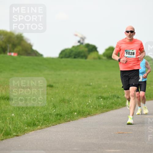 10.05.2026 - 8. Wedeler Halbmarathon Dr. Thomas Lammeyer http://msf.ph/oto/9698139 10.05.2026 11:31:51 Laufen 1028 meine-sportfotos.de