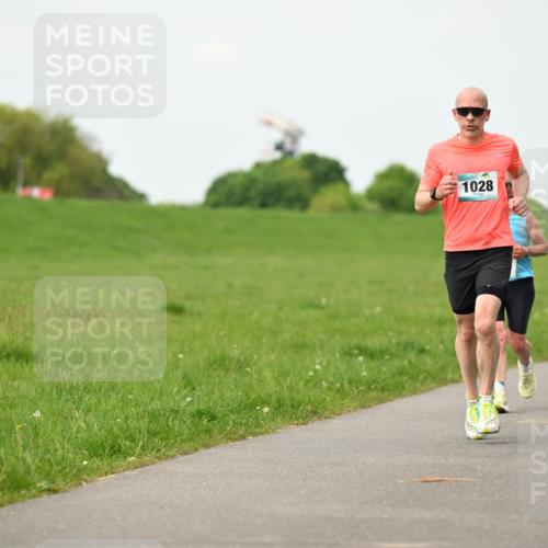 10.05.2026 - 8. Wedeler Halbmarathon Dr. Thomas Lammeyer http://msf.ph/oto/9698142 10.05.2026 11:31:51 Laufen 1028 meine-sportfotos.de